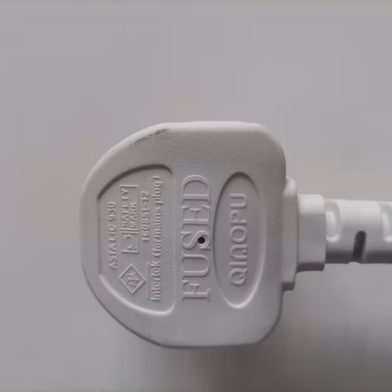 Schwarzer 1,8 m BS 1363 abgesicherter 13 A IEC320 C13 isolierter UK-Verlängerungsstecker mit 3-poligem Netzkabel